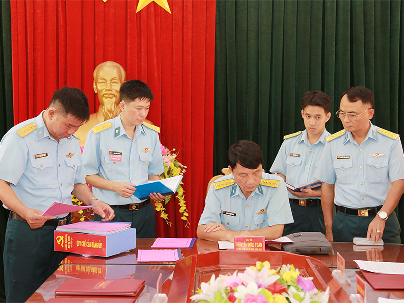 Quân chủng Phòng không - Không quân kiểm tra xây dựng đơn vị vững mạnh toàn diện “Mẫu mực, tiêu biểu” các đơn vị khu vực Miền Bắc