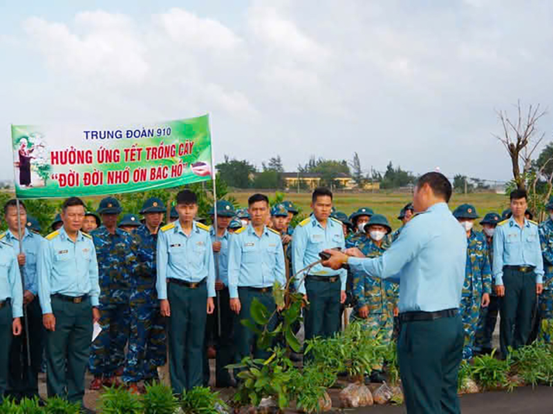 Trường Sĩ quan Không quân tổ chức “Tết trồng cây đời đời nhớ ơn Bác Hồ” Xuân Ất Tỵ - 2025