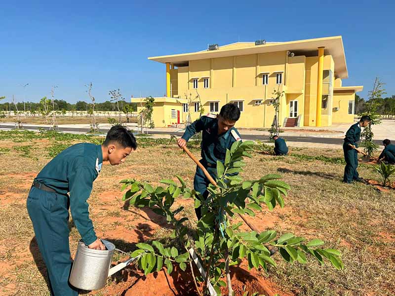 Trường Sĩ quan Không quân tổ chức “Tết trồng cây đời đời nhớ ơn Bác Hồ” Xuân Ất Tỵ - 2025