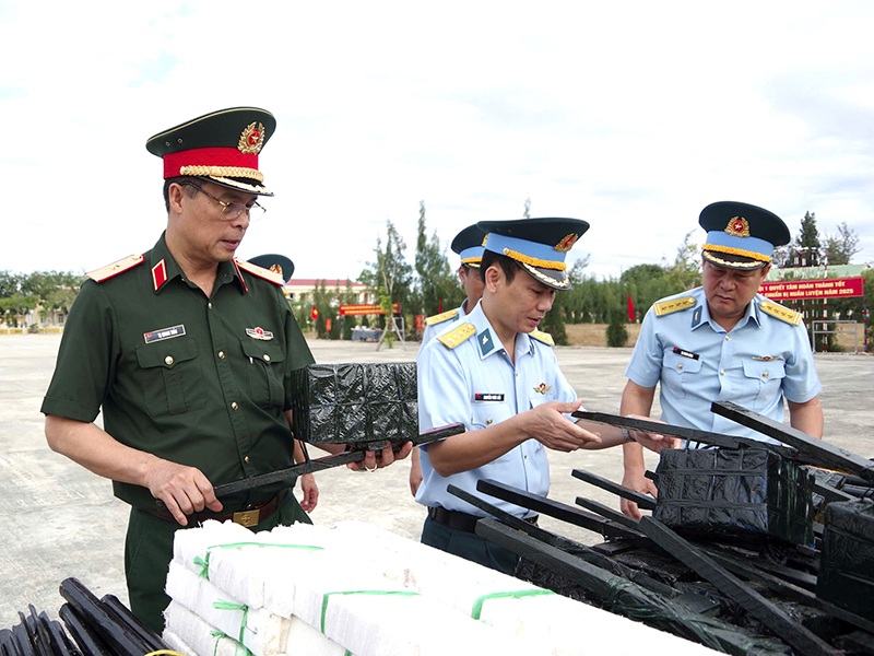 Bộ Tổng Tham mưu QĐND Việt Nam kiểm tra công tác chuẩn bị huấn luyện năm 2025 tại Sư đoàn 377