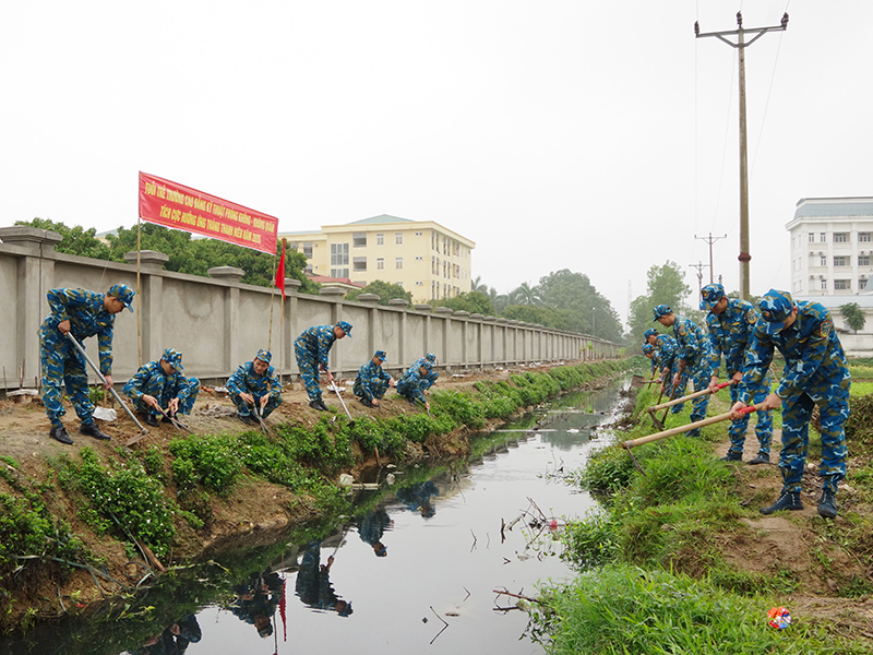 Đoàn cơ sở Trường Cao đẳng Kỹ thuật Phòng không - Không quân tổ chức Lễ phát động “Tháng Thanh niên” năm 2025