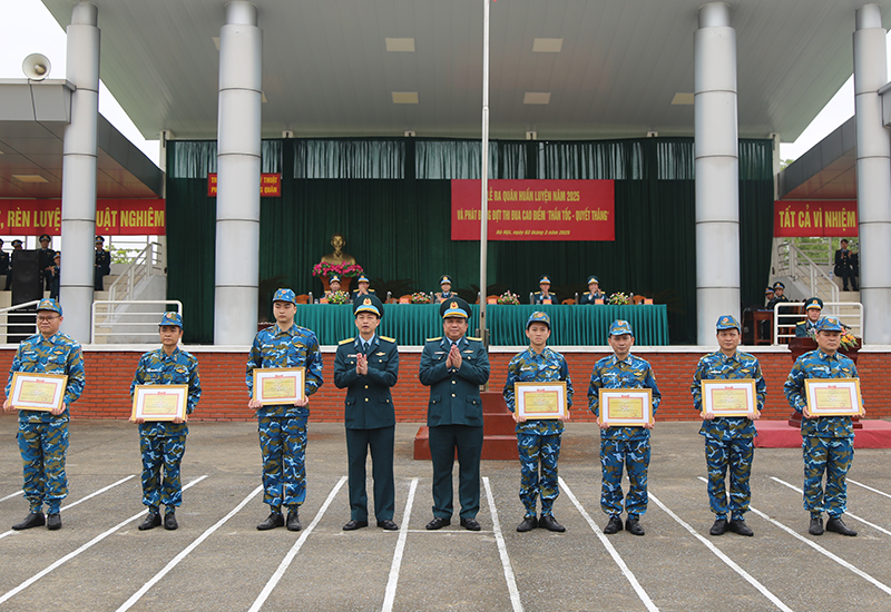 Các đơn vị trong Quân chủng Phòng không - Không quân đồng loạt tổ chức Lễ ra quân huấn luyện năm 2025