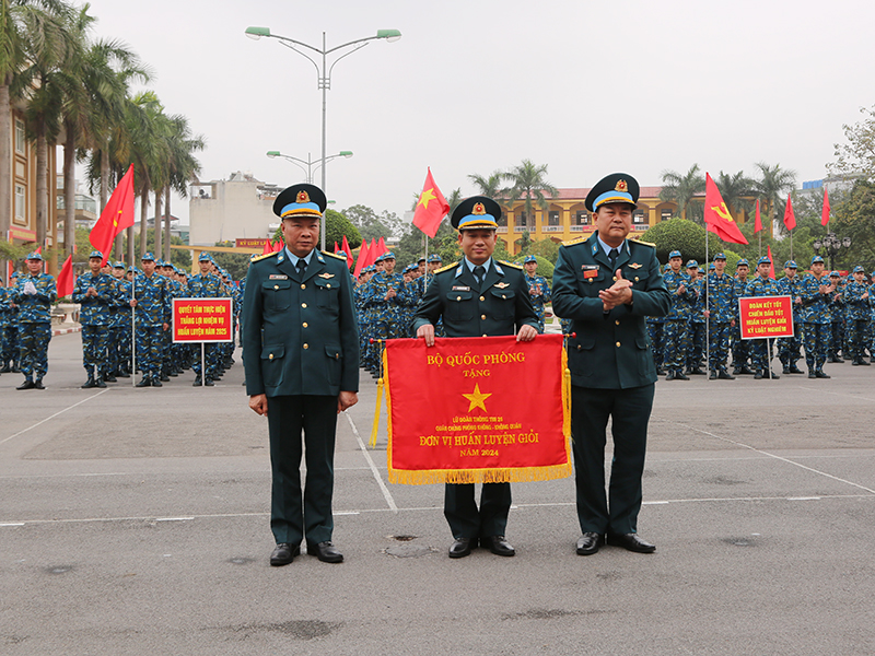 Các đơn vị trong Quân chủng Phòng không - Không quân tổ chức Lễ ra quân huấn luyện năm 2025