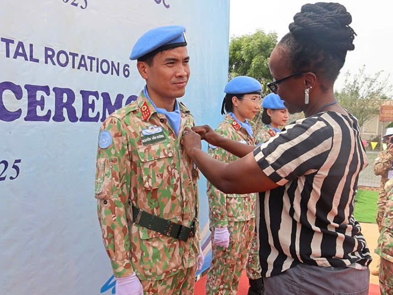 Sĩ quan Gìn giữ Hòa bình của Quân chủng Phòng không- Không quân tại Nam Sudan được trao Huy chương Vì sự nghiệp Gìn giữ Hòa bình Liên Hợp Quốc