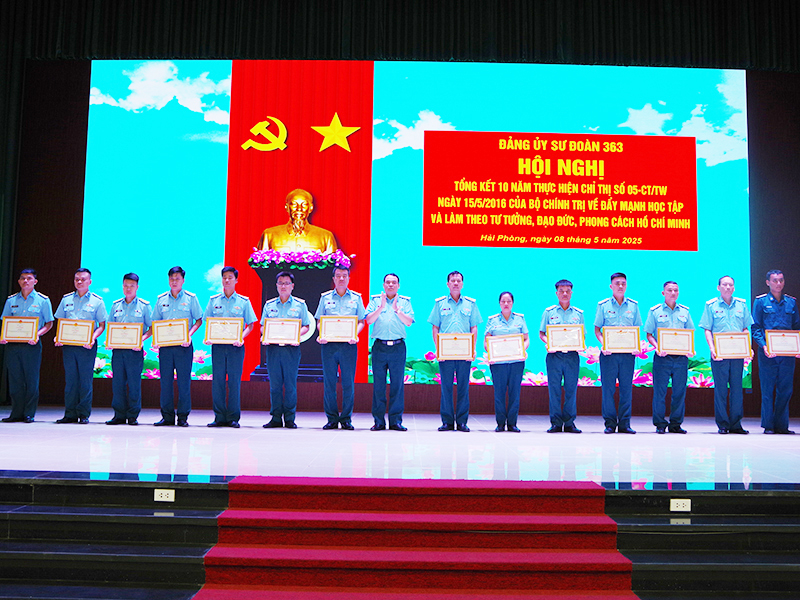 Các đơn vị trong Quân chủng Phòng không - Không quân tổng kết 10 năm thực hiện Chỉ thị 05 của Bộ Chính trị