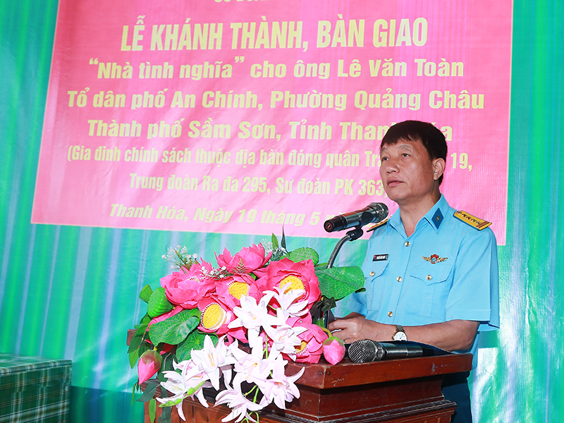 Sư đoàn Phòng không 363 bàn giao “Nhà tình nghĩa” và “Nhà đại đoàn kết” tặng các gia đình trên địa bàn tỉnh Thanh Hóa