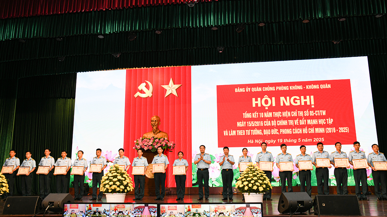 Đảng ủy Quân chủng Phòng không - Không quân tổng kết 10 năm thực hiện Chỉ thị số 05 của Bộ Chính trị (giai đoạn 2016 - 2025)