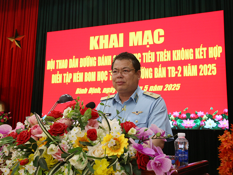 Quân chủng Phòng không- Không quân khai mạc Hội thao dẫn đường, đánh chặn mục tiêu trên không kết hợp diễn tập ném bom học tập tại Trường bắn TB-2 năm 2025