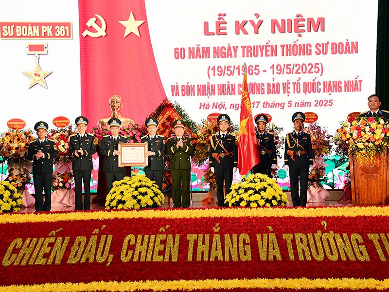 Sư đoàn 361 kỷ niệm 60 năm Ngày truyền thống và đón nhận Huân chương Bảo vệ Tổ quốc hạng Nhất