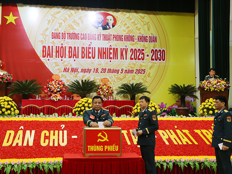 Đảng bộ Trường Cao đẳng Kỹ thuật Phòng không - Không quân tổ chức Đại hội đại biểu nhiệm kỳ 2025 - 2030