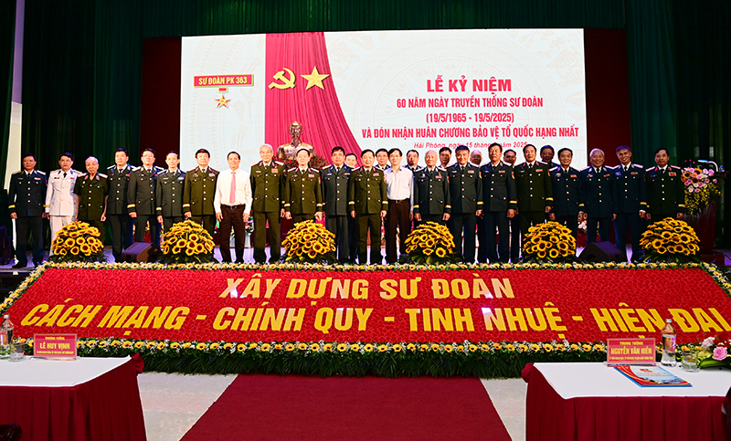 Sư đoàn 363 tổ chức Lễ kỷ niệm 60 năm Ngày truyền thống và đón nhận Huân chương Bảo vệ Tổ quốc hạng Nhất