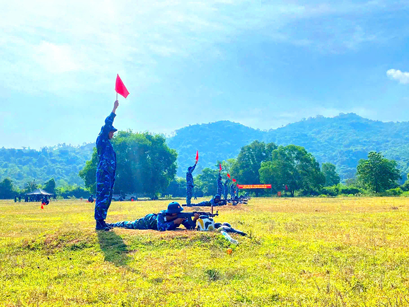 Trung đoàn 274 kiểm tra “3 tiếng nổ” cho chiến sĩ mới