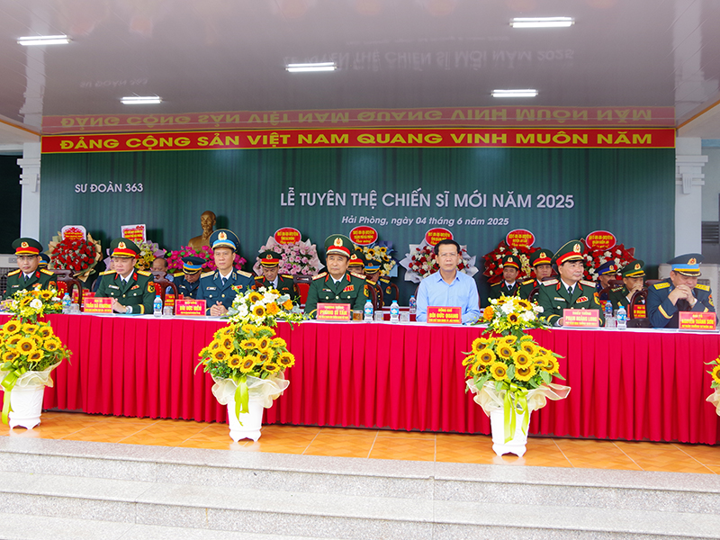 Các đơn vị trong Quân chủng Phòng không - Không quân tổ chức Lễ tuyên thệ chiến sĩ mới năm 2025