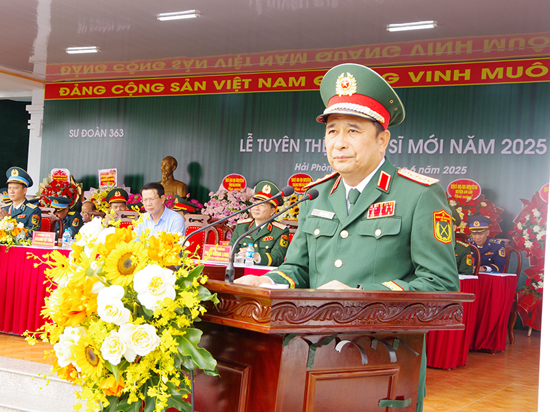 Các đơn vị trong Quân chủng Phòng không - Không quân tổ chức Lễ tuyên thệ chiến sĩ mới năm 2025