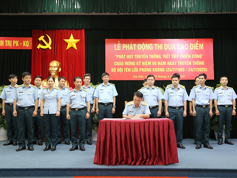 Cục Chính trị Quân chủng Phòng không - Không quân tổ chức Lễ phát động thi đua cao điểm “Phát huy truyền thống, viết tiếp chiến công”
