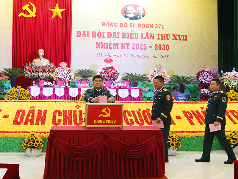 Tiếp tục xây dựng Sư đoàn 371 “Cách mạng, chính quy, tinh nhuệ, hiện đại”