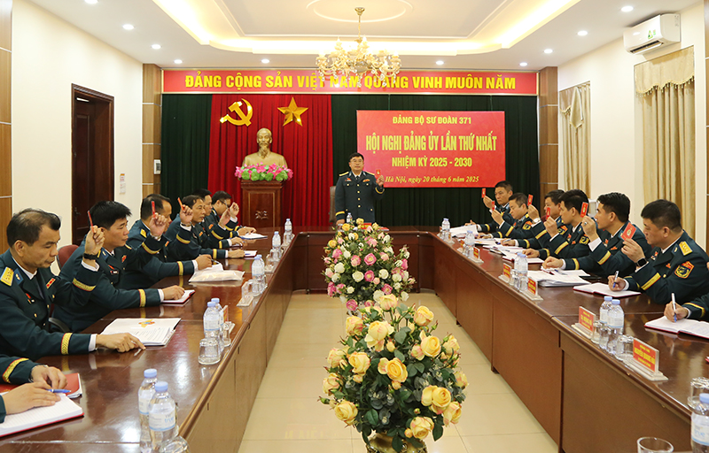 Lãnh đạo xây dựng Sư đoàn 371 “Cách mạng, chính quy, tinh nhuệ, hiện đại”