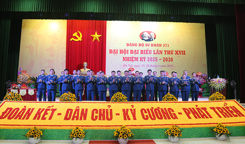 Lãnh đạo xây dựng Sư đoàn 371 “Cách mạng, chính quy, tinh nhuệ, hiện đại”