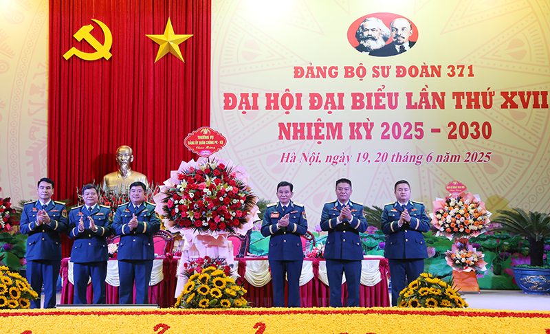 Tiếp tục xây dựng Sư đoàn 371 “Cách mạng, chính quy, tinh nhuệ, hiện đại”