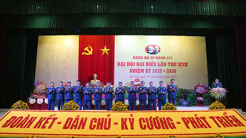Tiếp tục xây dựng Sư đoàn 371 “Cách mạng, chính quy, tinh nhuệ, hiện đại”