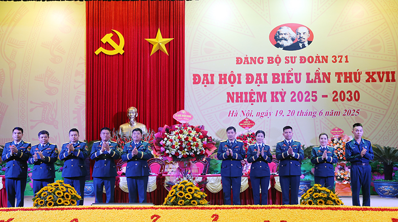 Tiếp tục xây dựng Sư đoàn 371 “Cách mạng, chính quy, tinh nhuệ, hiện đại”