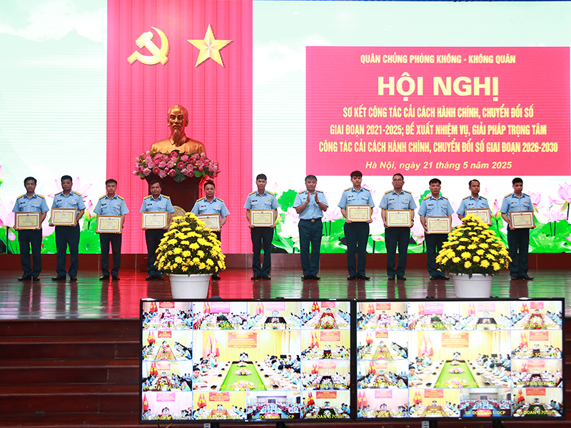 Quyết liệt triển khai các giải pháp, nâng cao hiệu quả cải cách hành chính và chuyển đổi số trong Quân chủng Phòng không - Không quân