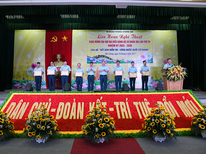 Sư đoàn 365 tổ chức Liên hoan nghệ thuật chào mừng Đại hội đại biểu Đảng bộ Sư đoàn lần thứ XV