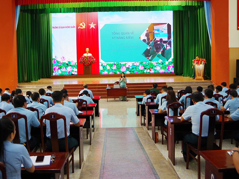 Khai mạc Lớp tập huấn kỹ năng mềm cho giảng viên, cán bộ quản lý giáo dục Trường Sĩ quan Không quân