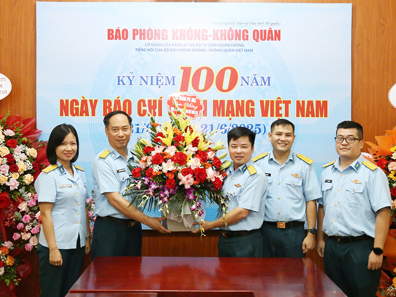 Các cơ quan, đơn vị trong Quân chủng Phòng không- Không quân chúc mừng Báo Phòng không - Không quân nhân dịp kỷ niệm 100 năm Ngày Báo chí Cách mạng Việt Nam