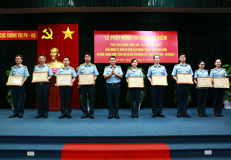 Cục Chính trị Phòng không - Không quân phát động thi đua cao điểm “Phất cao cờ hồng Tháng Tám - Thi đua giành 3 nhất”