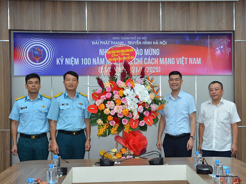 Quân chủng Phòng không - Không quân chúc mừng các cơ quan thông tấn, báo chí nhân dịp kỷ niệm 100 năm Ngày Báo chí Cách mạng Việt Nam
