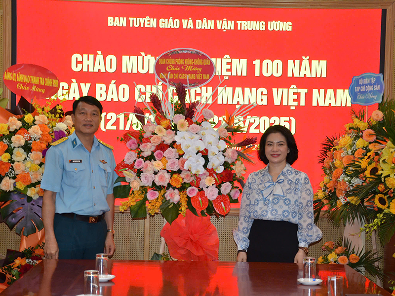 Quân chủng Phòng không - Không quân chúc mừng các cơ quan thông tấn, báo chí nhân dịp kỷ niệm 100 năm Ngày Báo chí Cách mạng Việt Nam