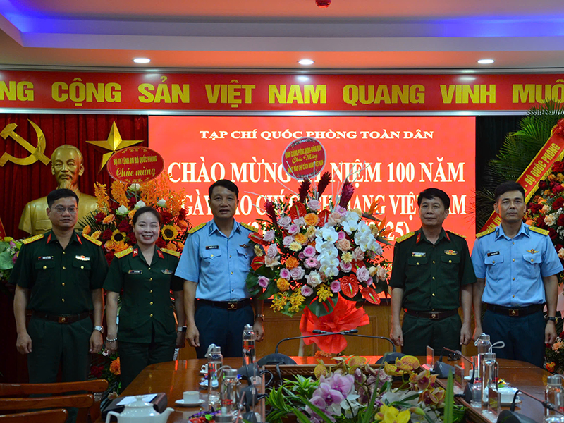 Quân chủng Phòng không - Không quân chúc mừng các cơ quan thông tấn, báo chí nhân dịp kỷ niệm 100 năm Ngày Báo chí Cách mạng Việt Nam