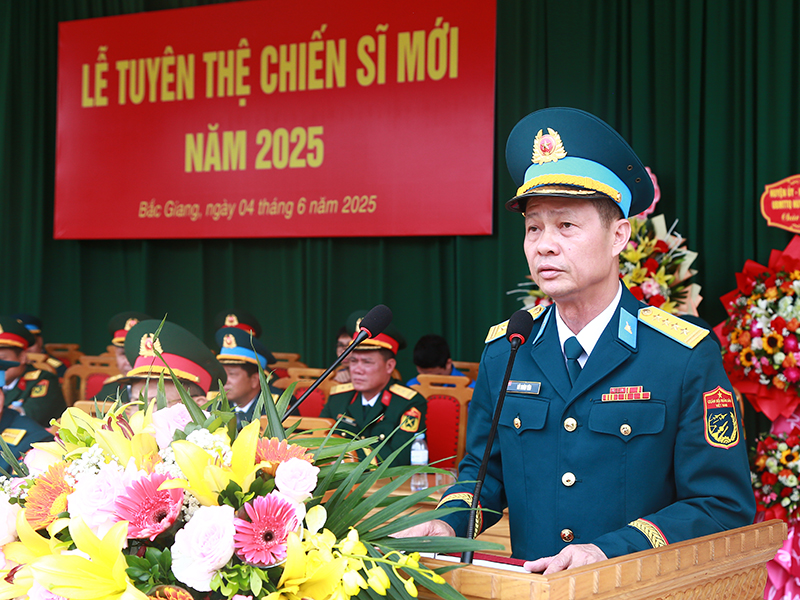 Các đơn vị trong Quân chủng Phòng không - Không quân tổ chức Lễ tuyên thệ chiến sĩ mới năm 2025
