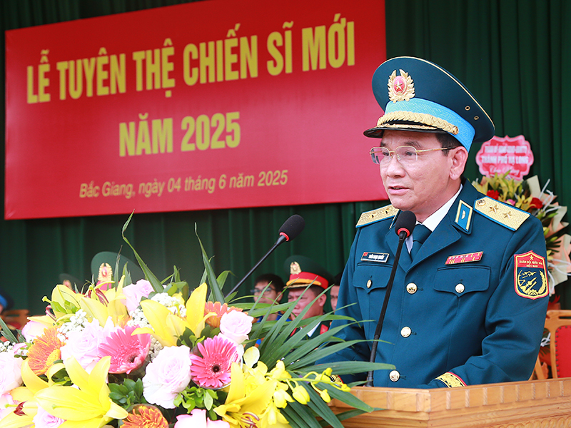 Các đơn vị trong Quân chủng Phòng không - Không quân tổ chức Lễ tuyên thệ chiến sĩ mới năm 2025