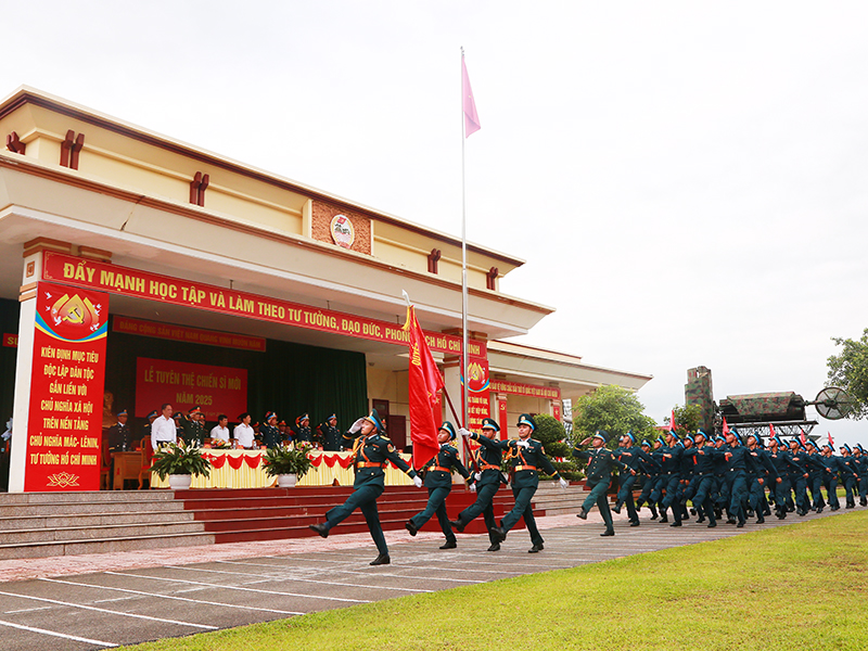 Các đơn vị trong Quân chủng Phòng không - Không quân tổ chức Lễ tuyên thệ chiến sĩ mới năm 2025