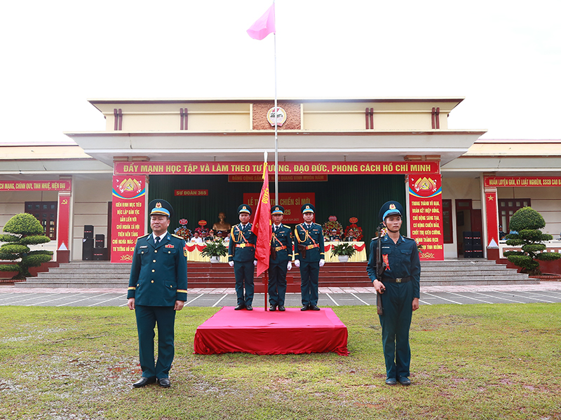Các đơn vị trong Quân chủng Phòng không - Không quân tổ chức Lễ tuyên thệ chiến sĩ mới năm 2025