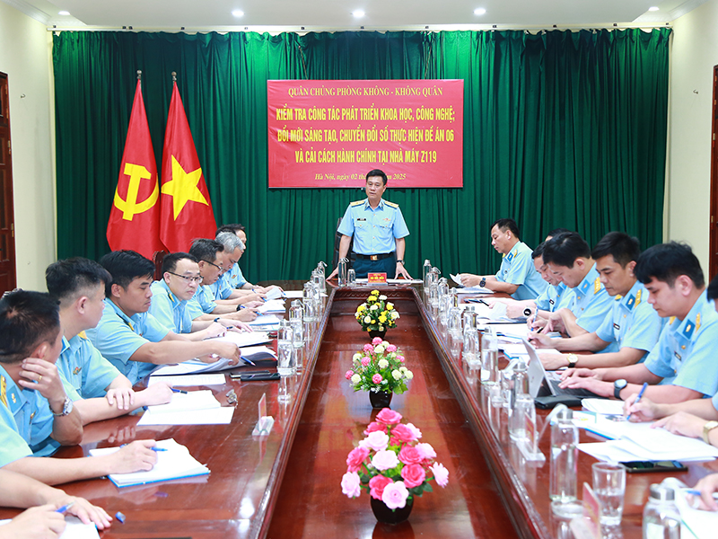 Quân chủng Phòng không - Không quân kiểm tra công tác phát triển khoa học, công nghệ, đổi mới sáng tạo, chuyển đổi số, thực hiện Đề án 06 và cải cách hành chính tại các đơn vị