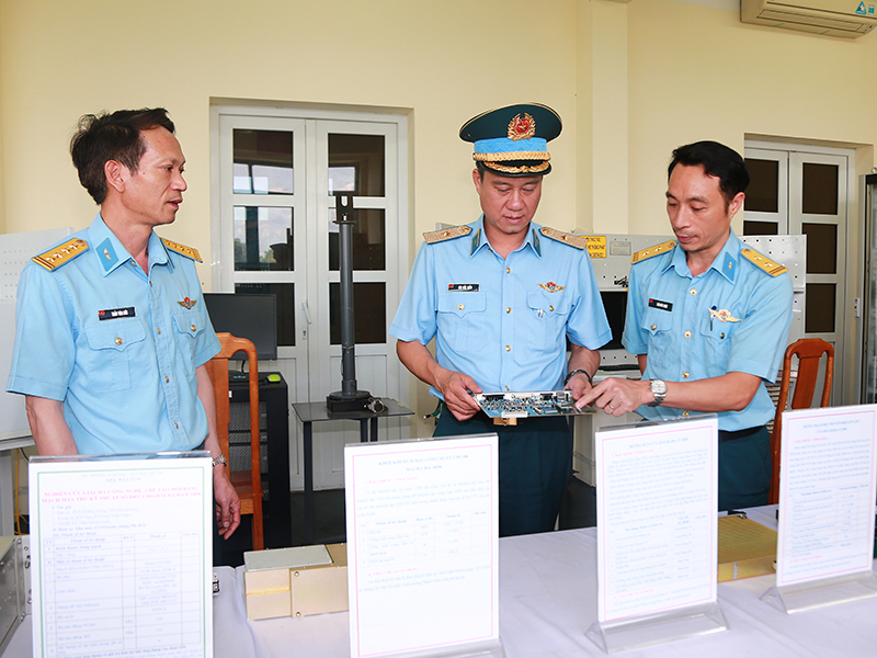 Quân chủng Phòng không - Không quân kiểm tra công tác phát triển khoa học, công nghệ, đổi mới sáng tạo, chuyển đổi số, thực hiện Đề án 06 và cải cách hành chính tại các đơn vị
