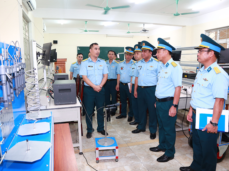 Quân chủng Phòng không - Không quân kiểm tra công tác phát triển khoa học, công nghệ, đổi mới sáng tạo, chuyển đổi số, thực hiện Đề án 06 và cải cách hành chính tại các đơn vị