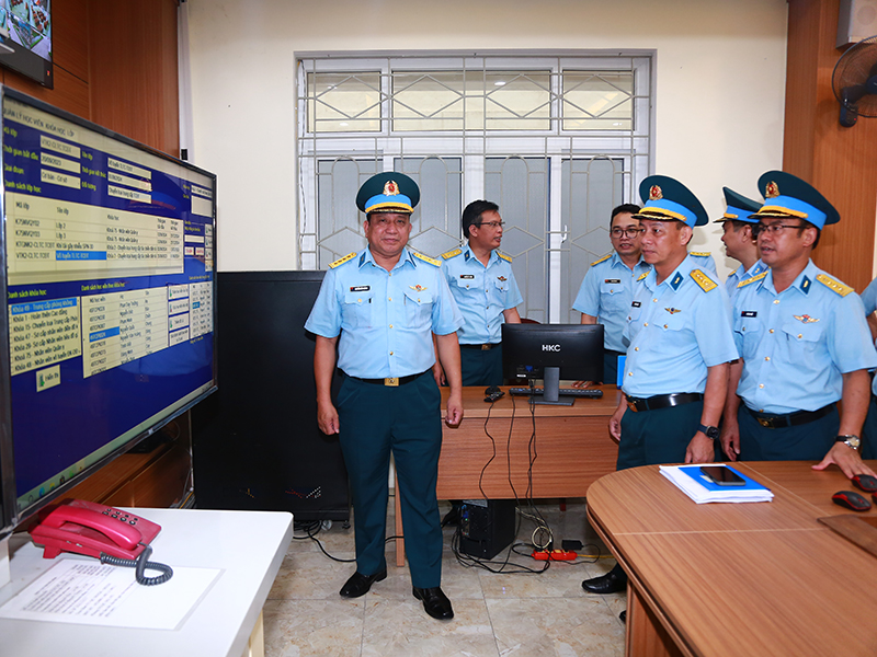 Quân chủng Phòng không - Không quân kiểm tra công tác phát triển khoa học, công nghệ, đổi mới sáng tạo, chuyển đổi số, thực hiện Đề án 06 và cải cách hành chính tại các đơn vị