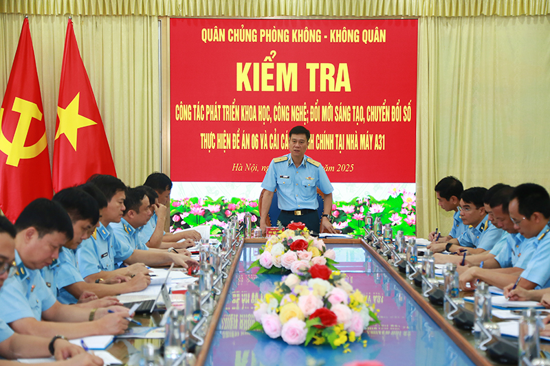 Quân chủng Phòng không - Không quân kiểm tra công tác phát triển khoa học, công nghệ, đổi mới sáng tạo, chuyển đổi số, thực hiện Đề án 06 và cải cách hành chính tại các đơn vị