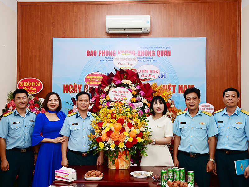 Các cơ quan, đơn vị trong Quân chủng Phòng không- Không quân chúc mừng Báo Phòng không - Không quân nhân dịp kỷ niệm 100 năm Ngày Báo chí Cách mạng Việt Nam