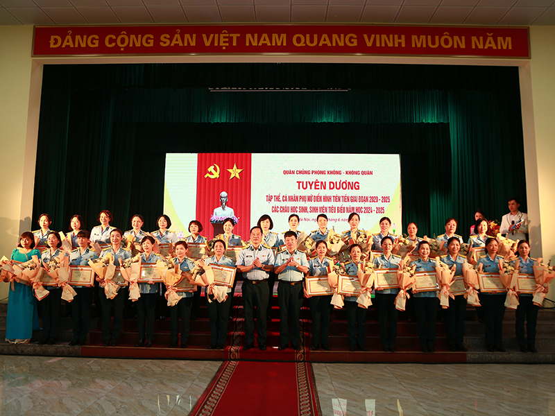 Quân chủng Phòng không - Không quân tuyên dương tập thể, cá nhân phụ nữ điển hình tiên tiến giai đoạn 2020-2025; học sinh, sinh viên tiêu biểu năm học 2024-2025
