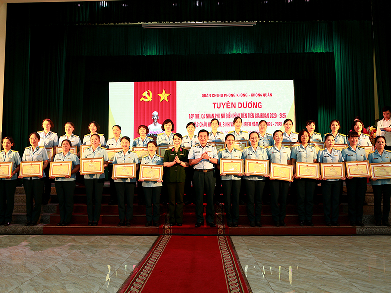 Quân chủng Phòng không - Không quân tuyên dương tập thể, cá nhân phụ nữ điển hình tiên tiến giai đoạn 2020-2025; học sinh, sinh viên tiêu biểu năm học 2024-2025
