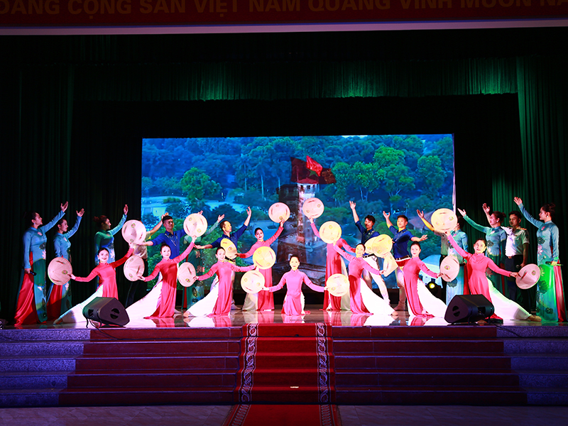 Quân chủng Phòng không - Không quân tuyên dương tập thể, cá nhân phụ nữ điển hình tiên tiến giai đoạn 2020-2025; học sinh, sinh viên tiêu biểu năm học 2024-2025
