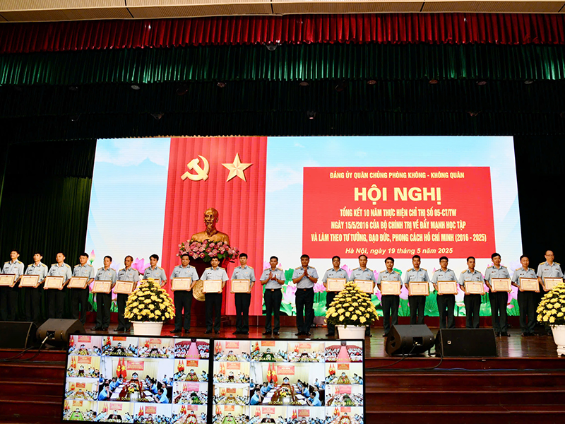 Hiệu quả sau 10 năm thực hiện Chỉ thị 05 trong Quân chủng