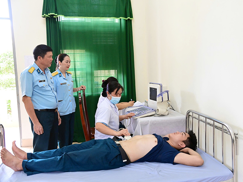 Chăm sóc tốt sức khỏe bộ đội