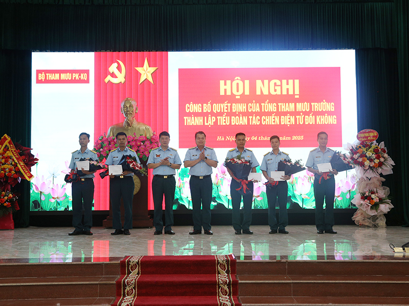 Công bố quyết định thành lập Tiểu đoàn Tác chiến điện tử đối không