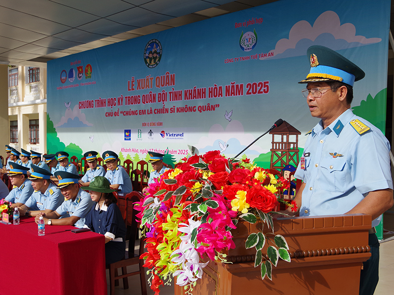 Lễ xuất quân Chương trình “Học kỳ trong Quân đội” tỉnh Khánh Hòa năm 2025